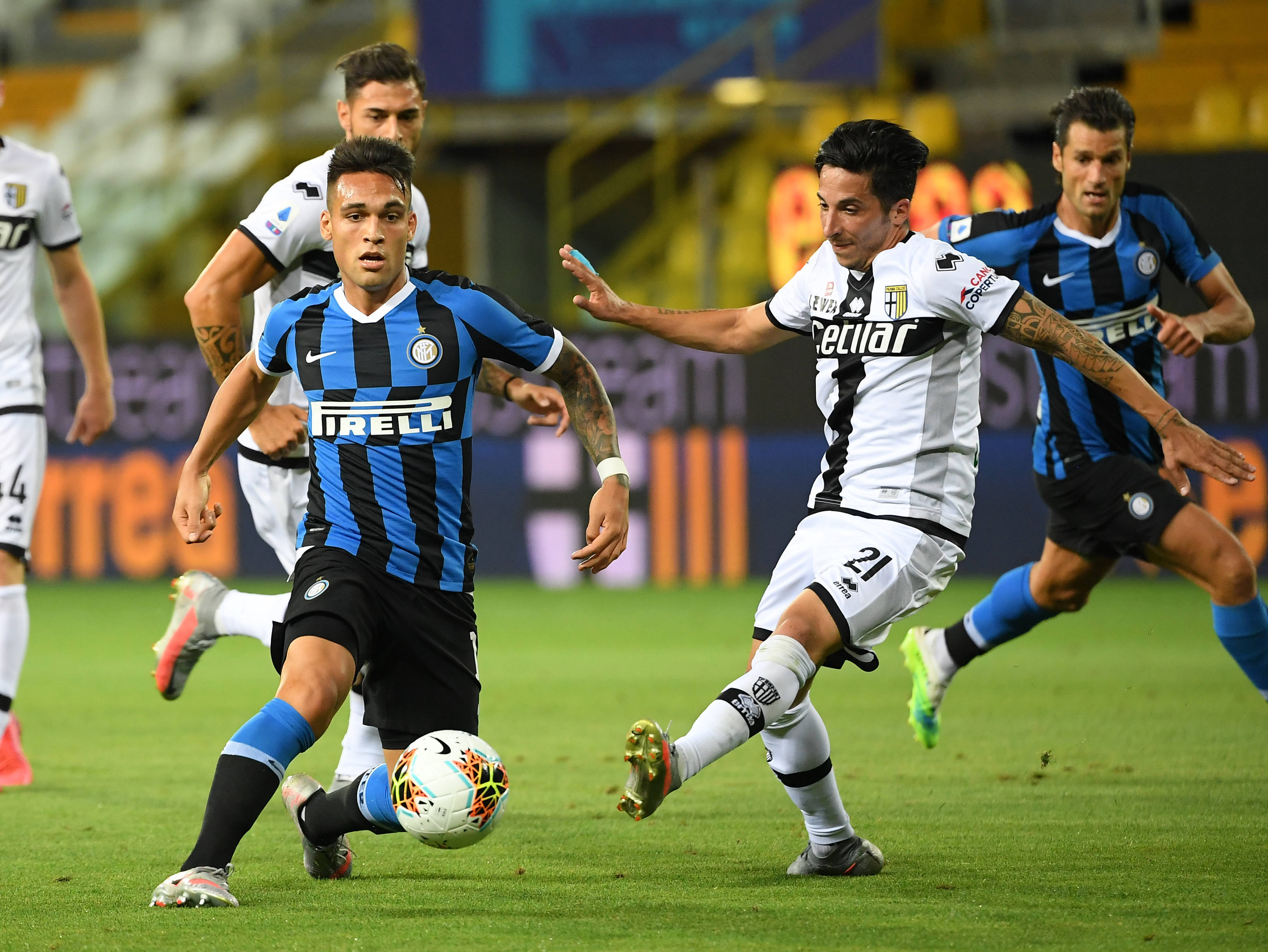 国际米兰客场击败对手,继续角逐冠军-第2张图片-易胜博体育 国际米兰客场击败对手,继续角逐冠军-第2张图片-易胜博体育